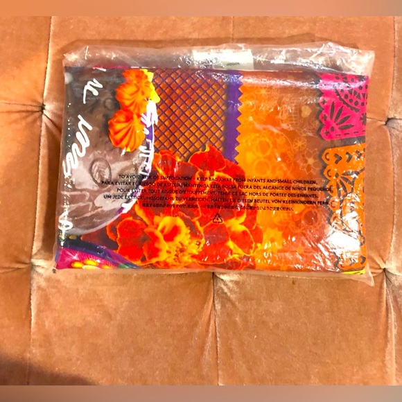 🎃 BANNER Day of the Dead Skeletons Multicolored Fabric banner size57"x37”NWOT - Picture 8 of 9